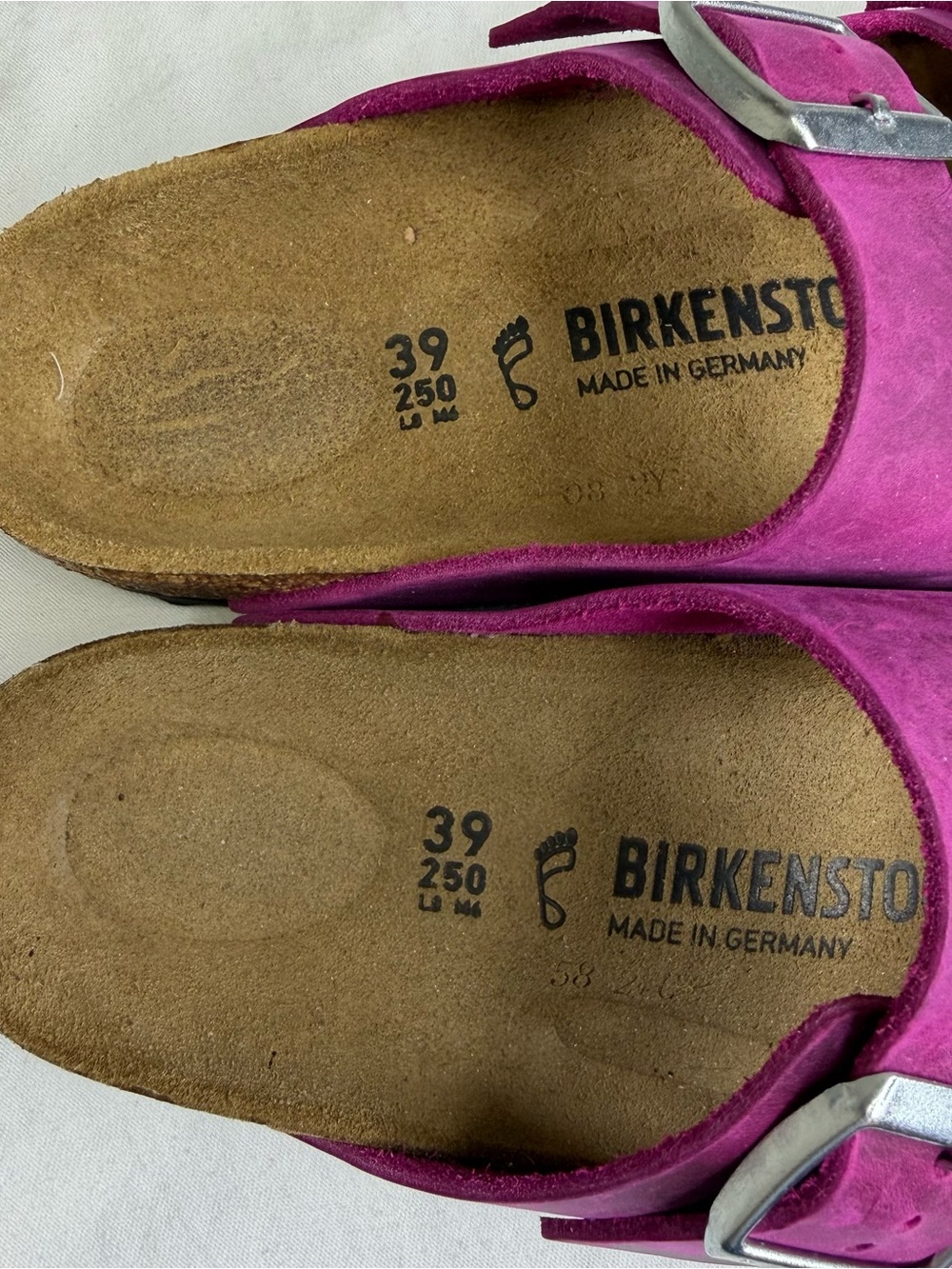 Birkenstock Arizona Two-Strap Sandal in Fuchsia, women’s, size 39. Leather NEW. - Picture 2 of 3